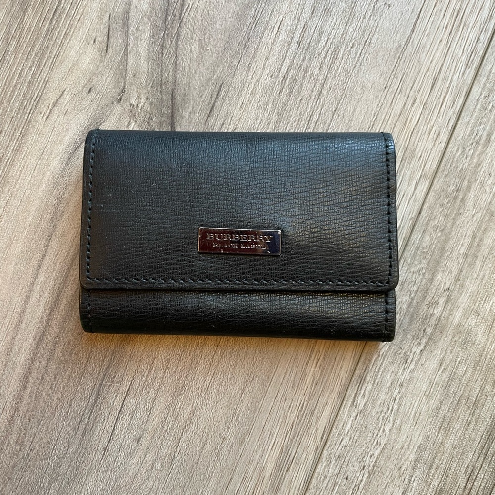 Burberry Black Label key holder wallet in good condition. Missing one key holder